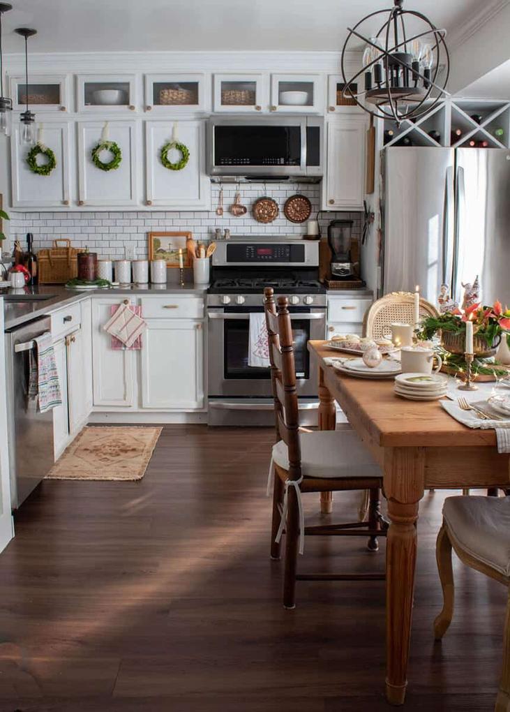 35 Christmas Kitchen Cabinet Decor Ideas You'll Love
